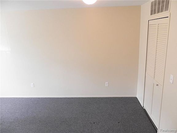 4th image of 23308 Poplar Dr #1