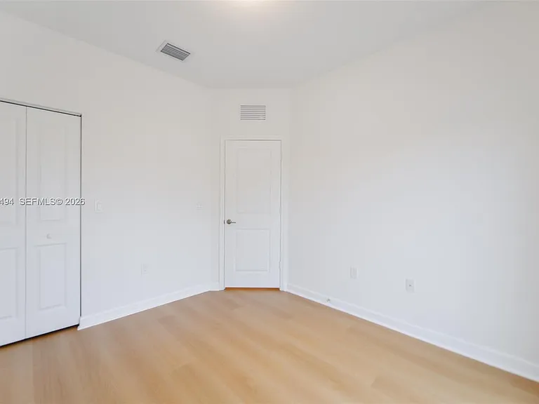 640 NE 207th St — Photo 33