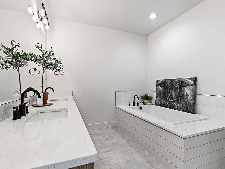 2450 W Iron Coop St #1 — Photo 24