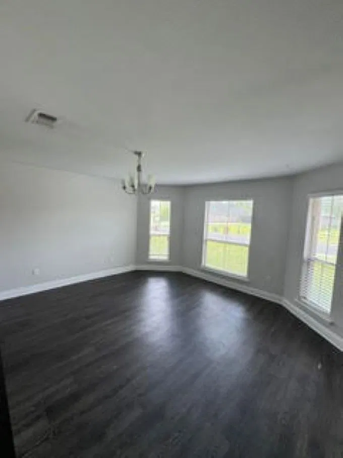 4 bed, 2030 sqft, $2,000 — Photo 3