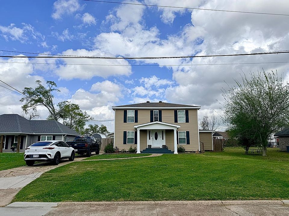 1st image of 416 Tamarack St