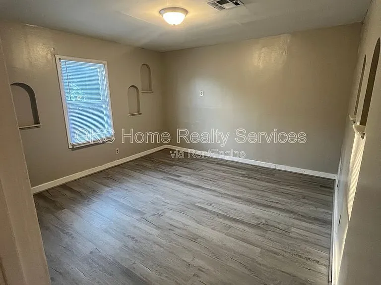 116 W Beech St — Photo 2