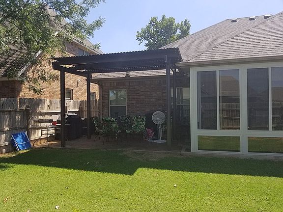 Aluminum motorized pergola 