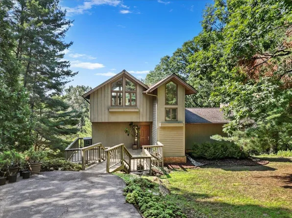 607 High Meadow Dr, Blacksburg, VA 24060