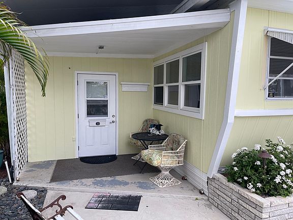4th image of 866 S Green Cir