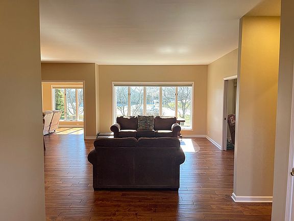 2nd image of 3803 Pheasant Walk Dr