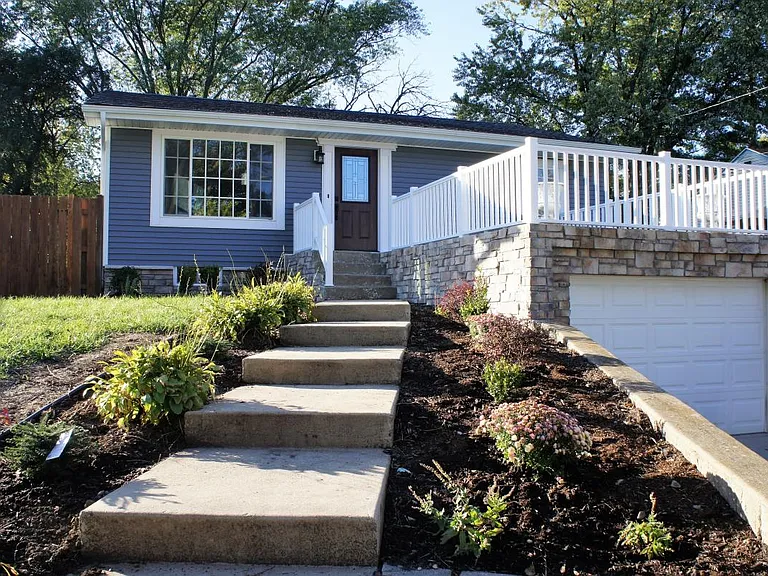 4213 Riverview Dr — Photo 1