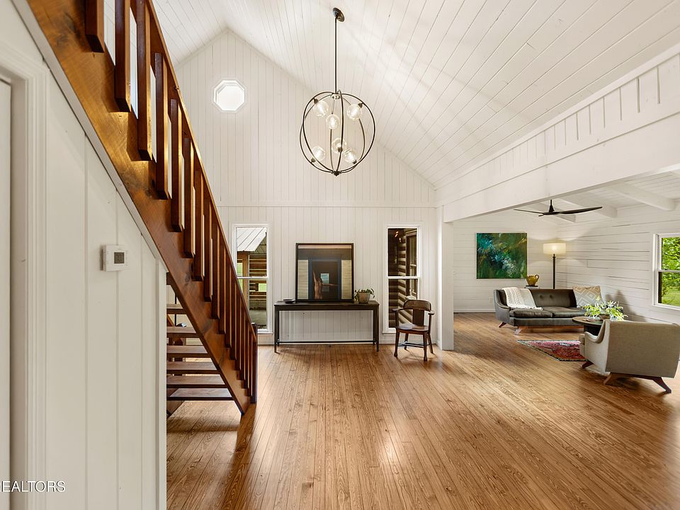 13th image of 284 Savannah Shores Dr