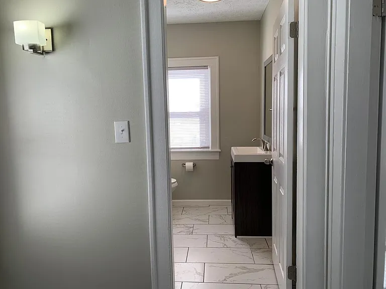 623 E Markison Ave — Photo 9