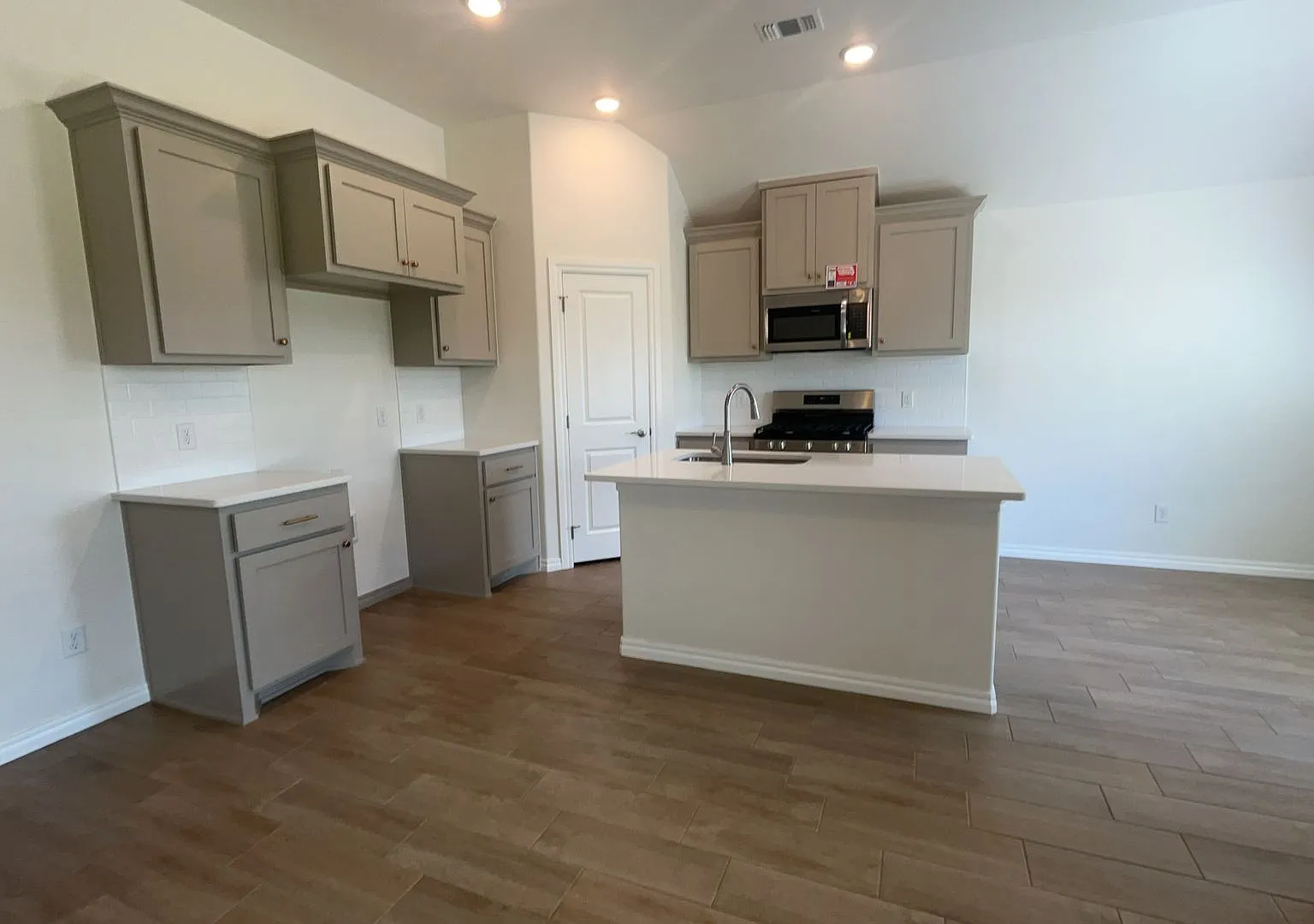 Brand New 3 Bedroom Home in Edmond — Photo 3