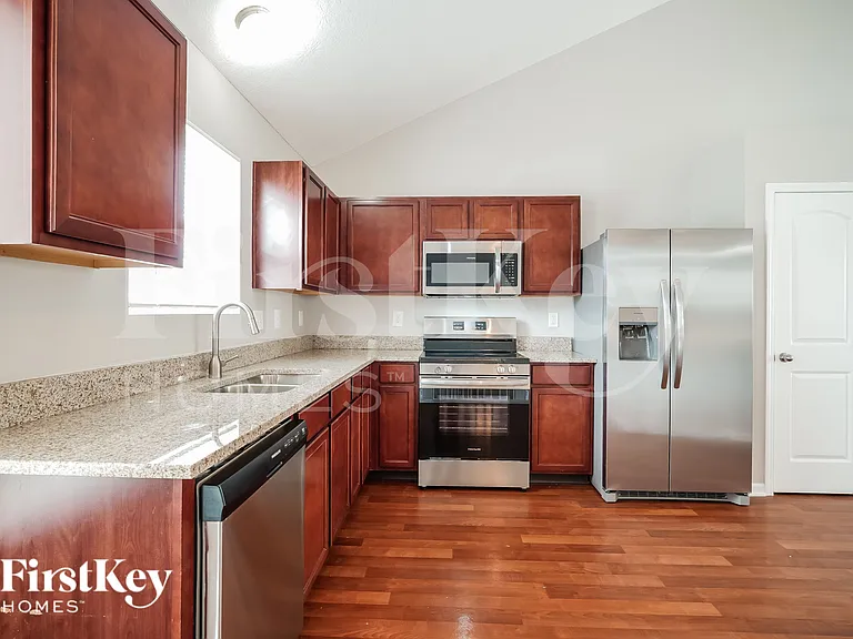 5584 Lanterns Way — Photo 8