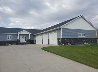 5002 Bakers Ln N, Fargo, ND 58102