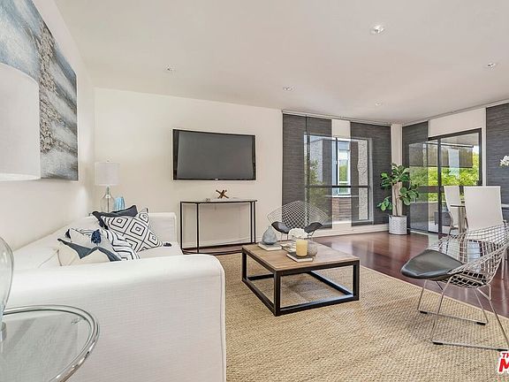 3rd image of 1037 N Vista St APT 302