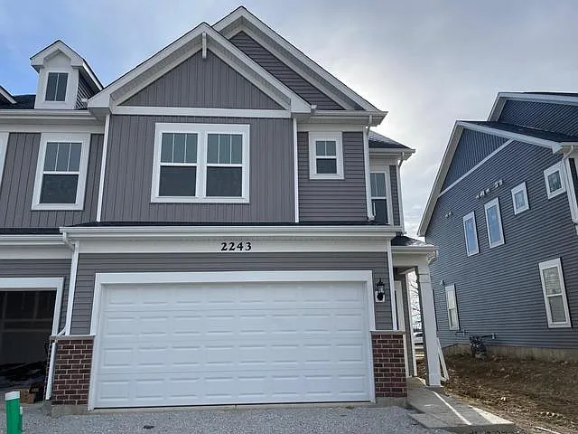 2243 Horseshoe Cir — Photo 1