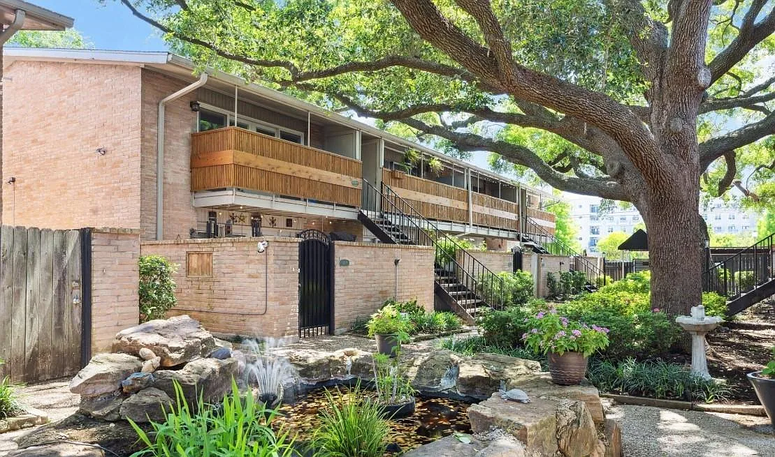 Building Photo - 3942 W Alabama St #5