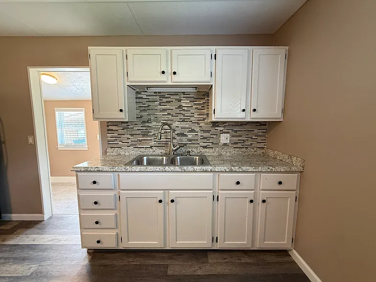 4611 Esther Ave — Photo 10