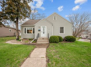 925 12th Ave, Moline, IL 61265