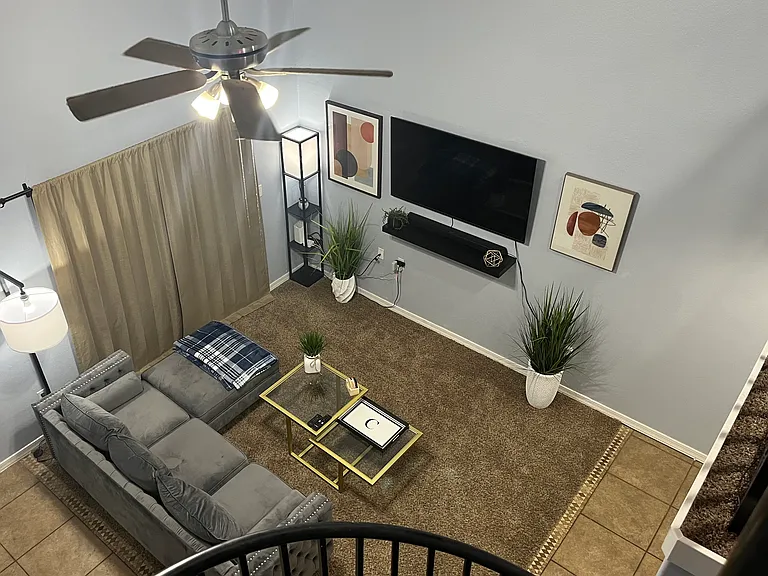 N Pleasant Dr — Photo 9