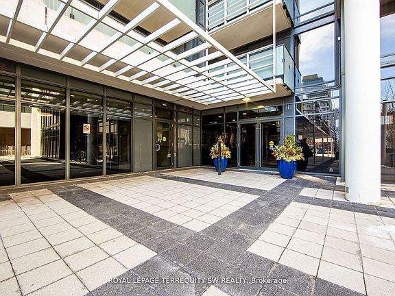 4th image of 400 Adelaide St E Unit 807