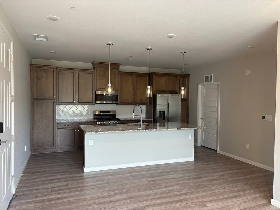 3845 Presidio Point #103