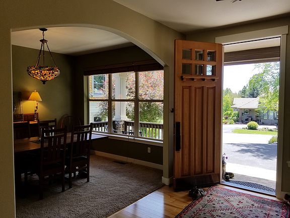 Entryway & formal dining rm
