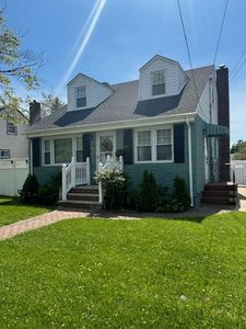247 Barwick Boulevard, Mineola, NY, 11501