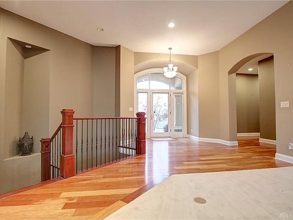 4th image of 134 Castle Pine Ct