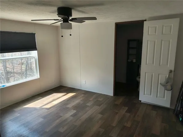 69 Gold Lake Dr, Cleveland, GA 30528