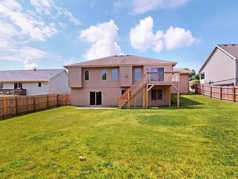 15612 Timberlane Dr — Photo 3