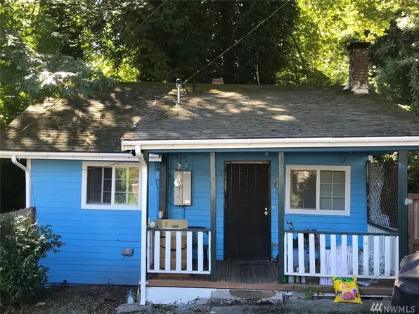 213 NW 2nd St, Renton, WA 98057