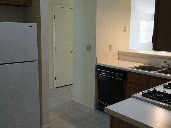 4th image of 1626 N Amberbrooke Ave