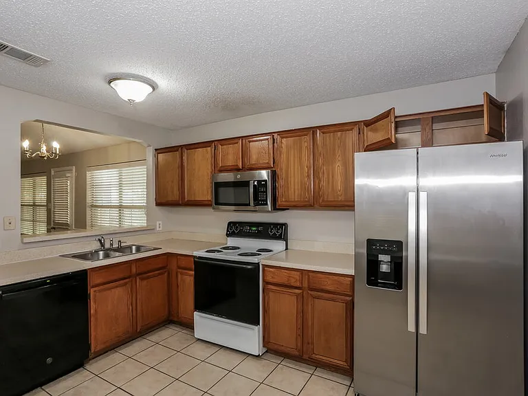6505 Nicole Way — Photo 7