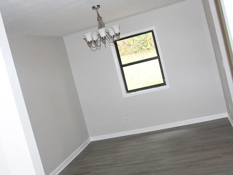 1386 Williamsburg Ln — Photo 7