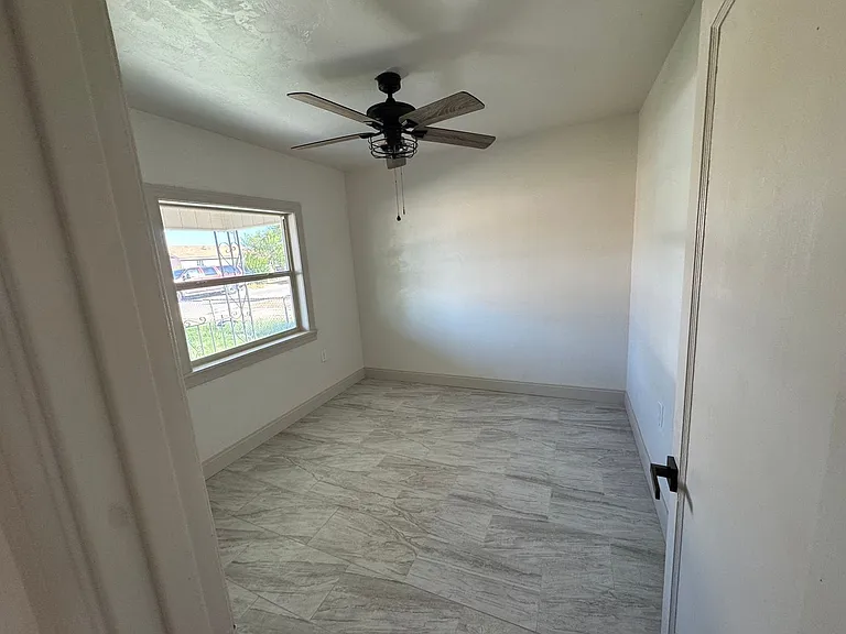 2607 Davis St — Photo 12