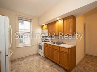 18-45 Ditmars Blvd #2R, Astoria, NY 11105