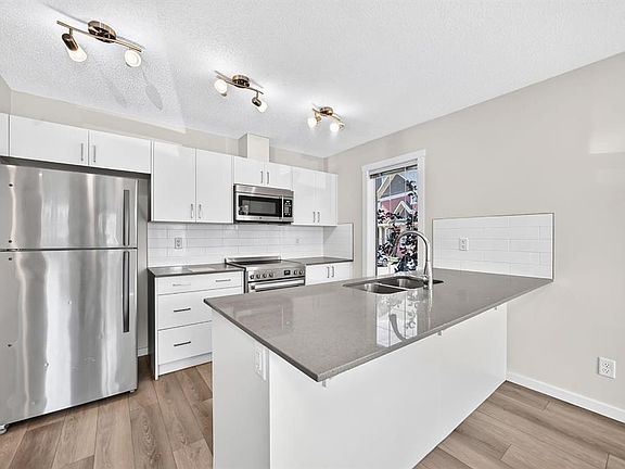 4th image of 428 N Cranbrook Sq SE