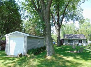E7665 Cut Off Rd, New London, WI 54961