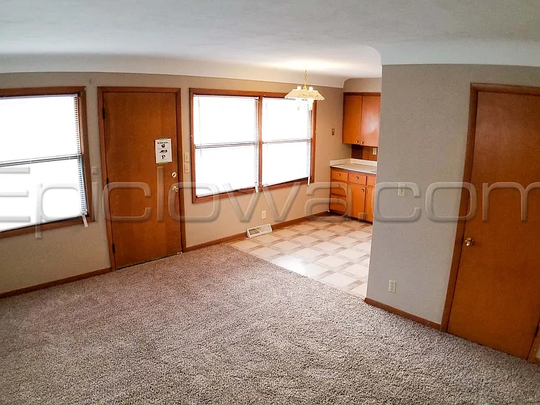 2910 Johnson Ave NW — Photo 4