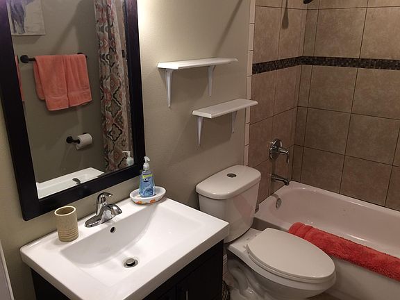4th image of 348 Woodland Ave APT A