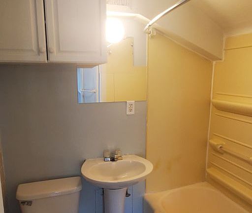 5th image of 3014 McArthur Dr APT 15