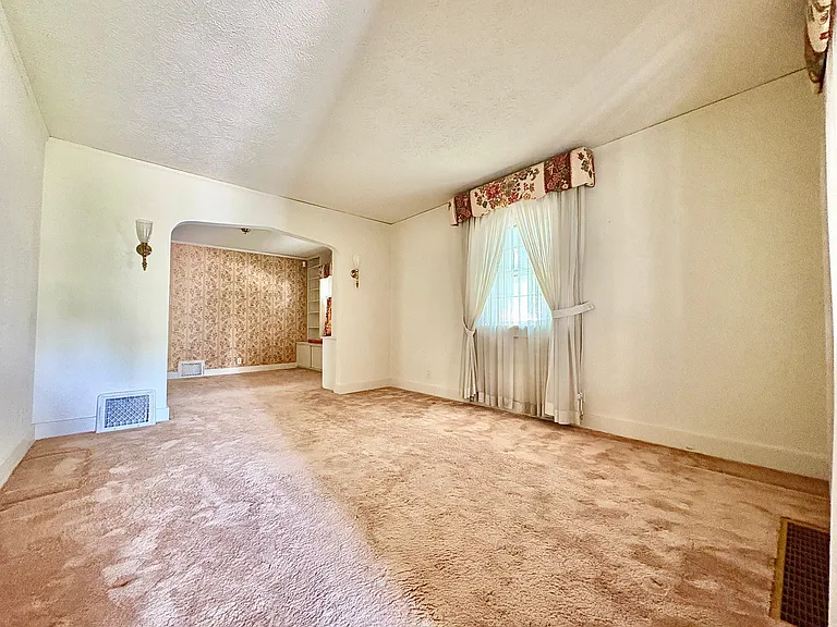 626 S Gladstone Ave — Photo 6