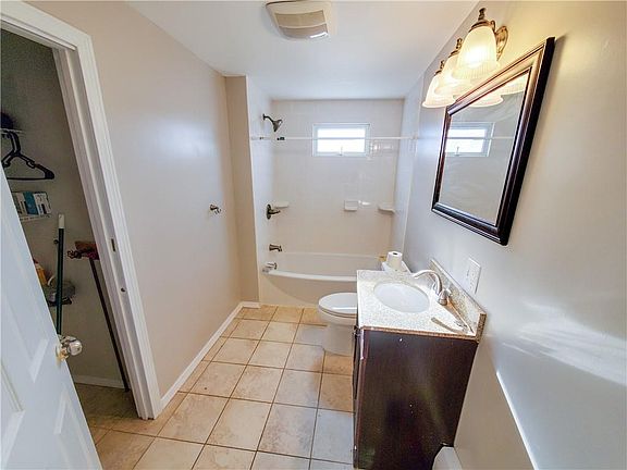 4th image of 205 East Ave