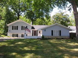 8308 Oxford Dr, Strongsville, OH 44149