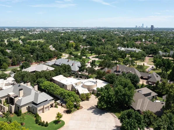 6917 Avondale Ct, Nichols Hills, OK 73116