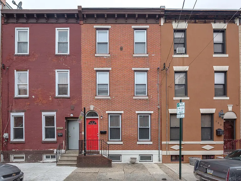 1923 Carpenter St — Photo 11