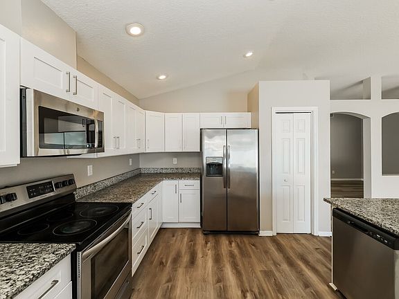 5th image of 1221 Barclay Wood Dr