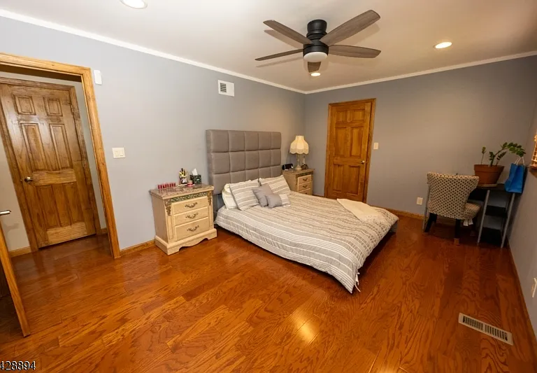 487 Macarthur Ave — Photo 8