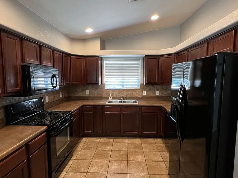 6565 E 33rd Ln — Photo 8