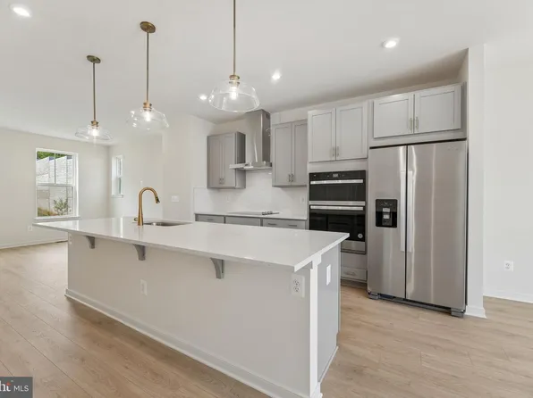 18024 Alicia Ave, Dumfries, VA 22026