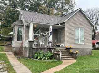504 10th St, Cassville, MO 65708